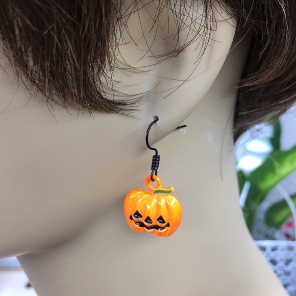 Jack o Lantern Pumpkin Earrings Halloween - Picture 5 of 8